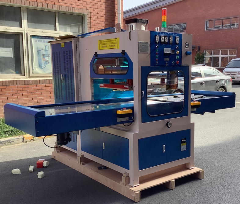 摩托車座墊壓花機(jī)